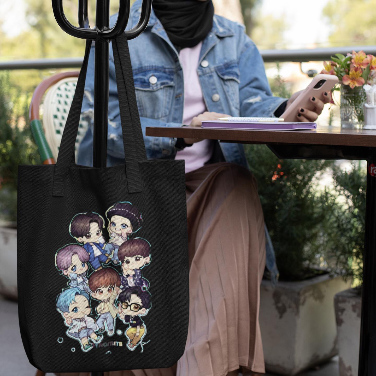 BTS Animated Design, Black Zipper Tote bag