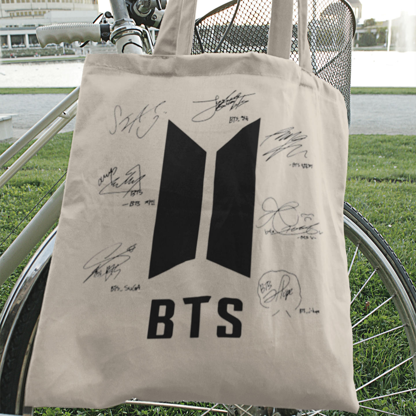 BTS all members signature design White Zipper Tote bag